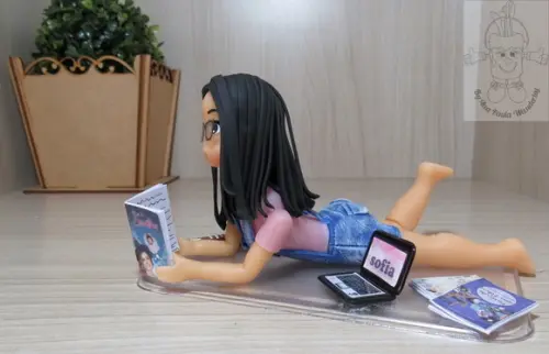 Topo Boneca 15 Anos,lendo,com Violão e Noteboock