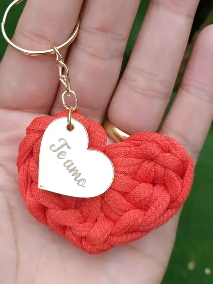 10 Chaveiro Coração em Crochê com Tag Acrílica Te Amo