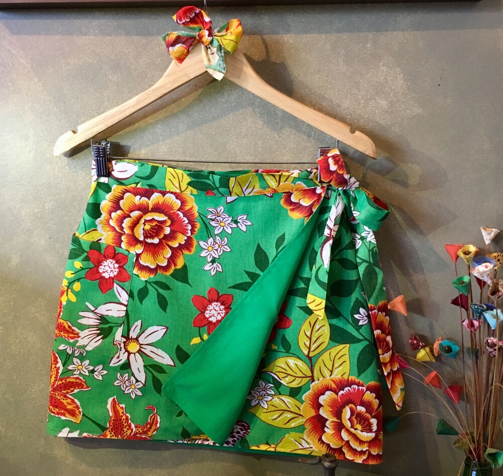 Saia Envelope Curta em Chita Estampada