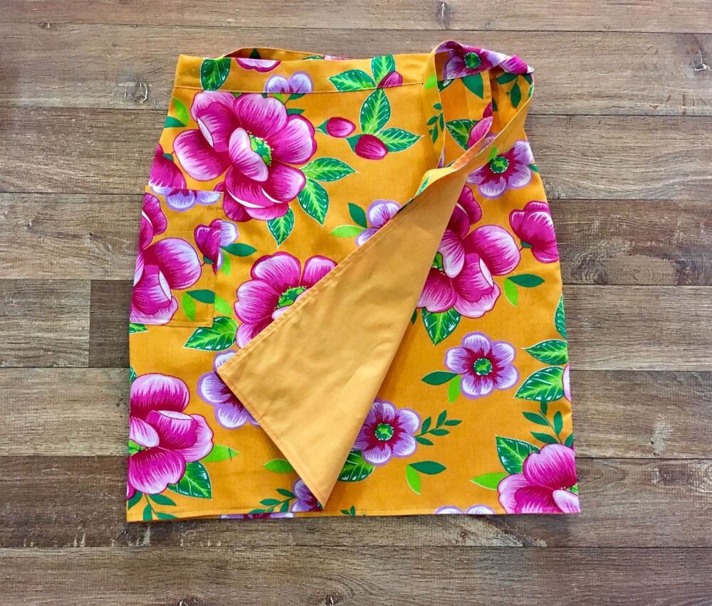 Saia Envelope Curta em Chita Estampada
