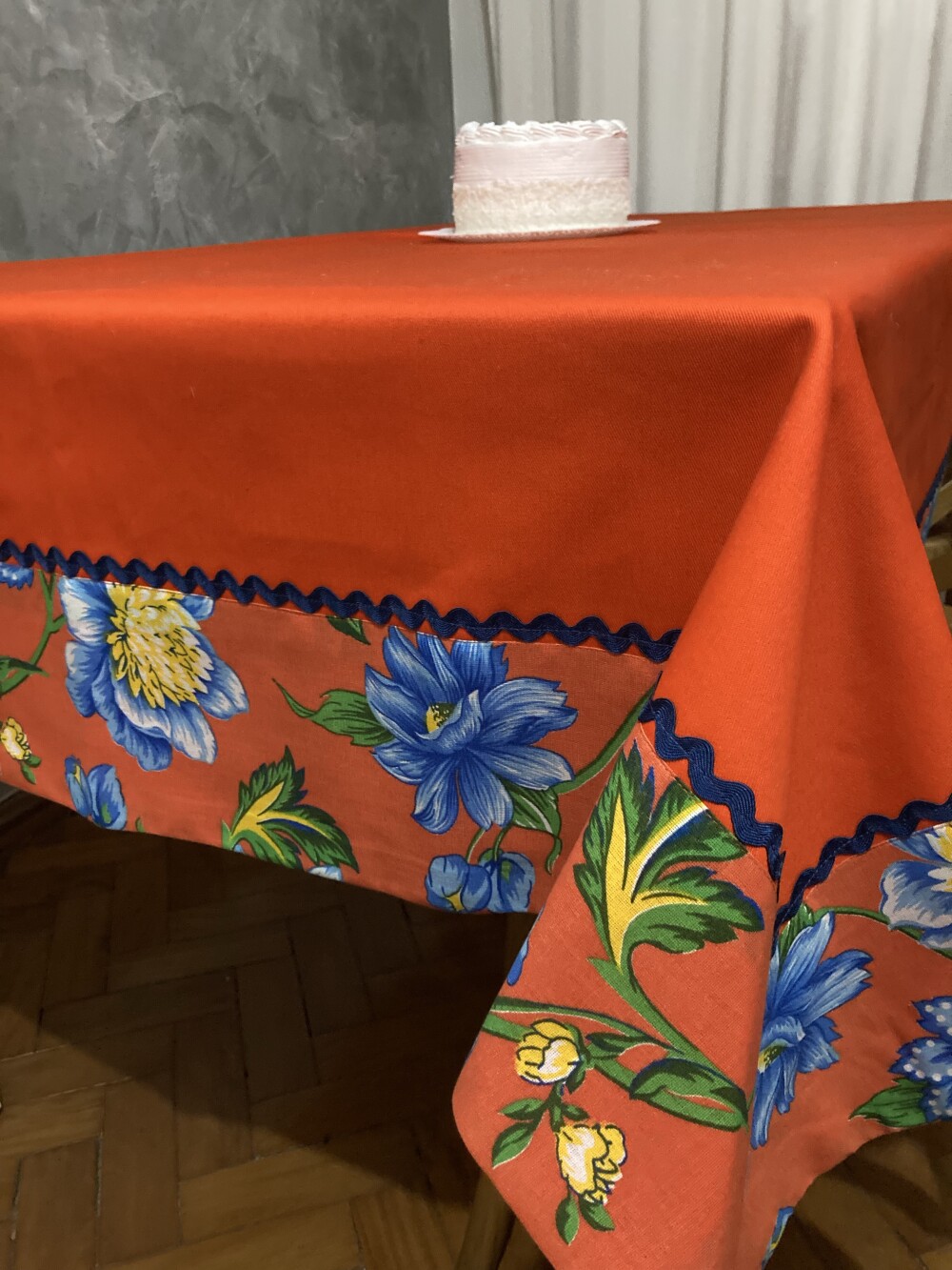 Toalha de Mesa em Brim com Barrado de Chita