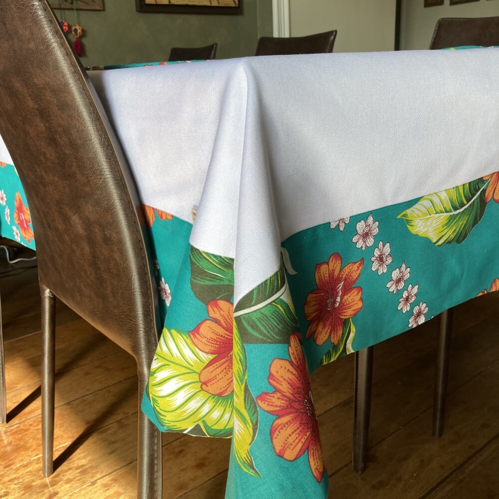 Toalha de Mesa em Brim com Barrado de Chita