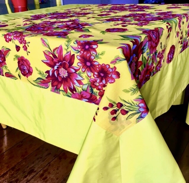 Toalha de Mesa de Chita com barrado e forro em Tricoline - 6 Luga