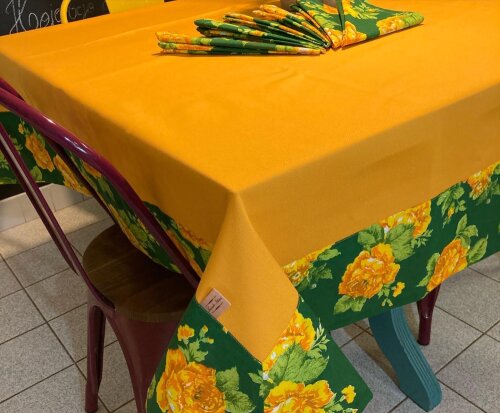Toalha de Mesa em Brim com Barrado de Chita