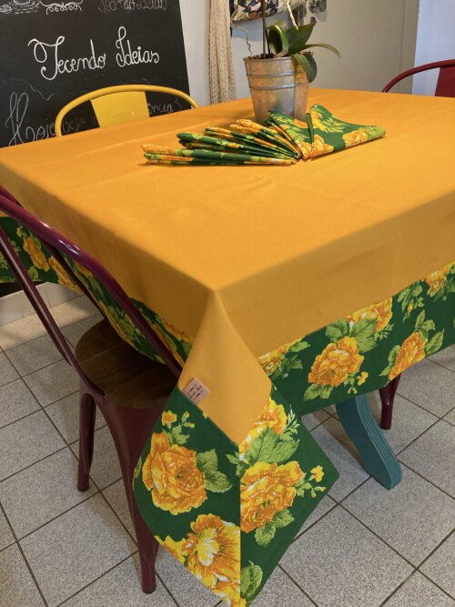 Toalha de Mesa em Brim com Barrado de Chita