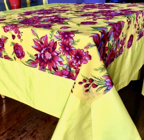 Toalha de Mesa de Chita com barrado e forro em Tricoline - 6 Lugares