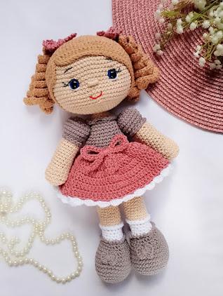 Boneca de crochê Amigurumi