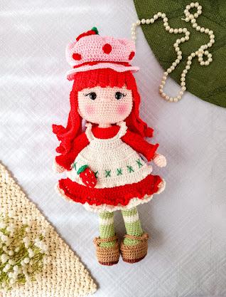 Boneca Moranguinho de crochê Amigurumi
