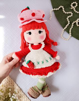 Boneca Moranguinho de crochê Amigurumi