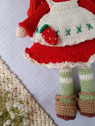 Boneca Moranguinho de crochê Amigurumi