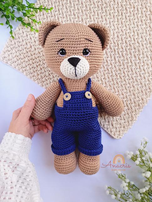 Urso de Crochê Amigurumi de Jardineira