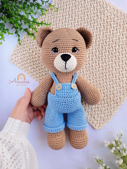Urso de Crochê Amigurumi de Jardineira