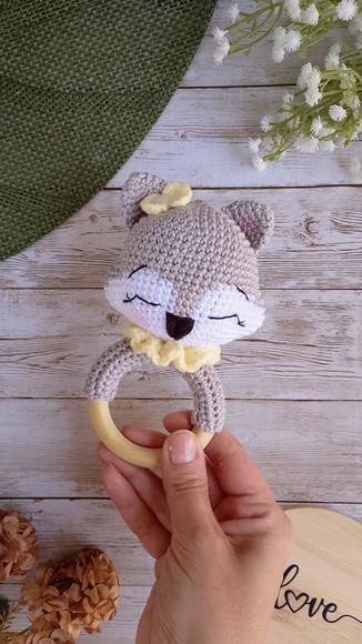 Chocalho Raposa Cinza Amigurumi Crochê