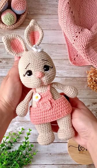 Coelha de Crochê Amigurumi