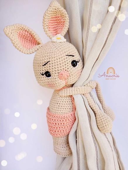 Prendedor de Cortina Coelhinha Amigurumi