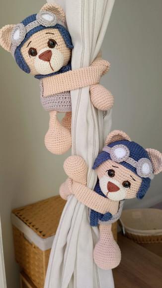 Prendedor de Cortina Urso Aviador Amigurumi