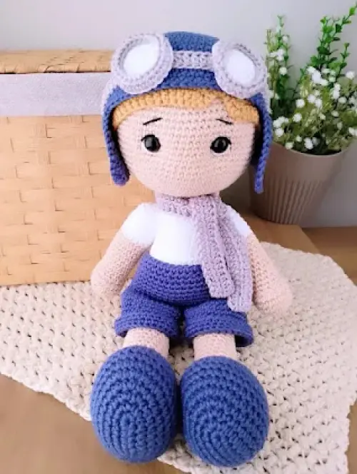 Boneco Aviador de crochê Amigurumi