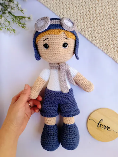 Boneco Aviador de crochê Amigurumi