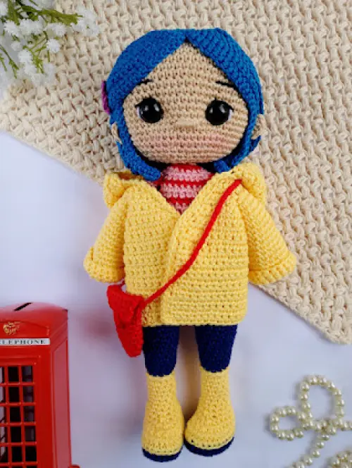 Boneca Coraline de crochê Amigurumi
