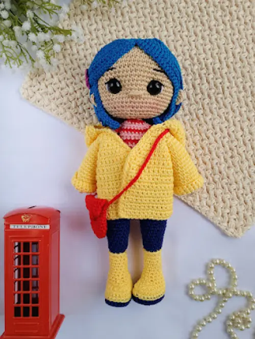 Boneca Coraline de crochê Amigurumi