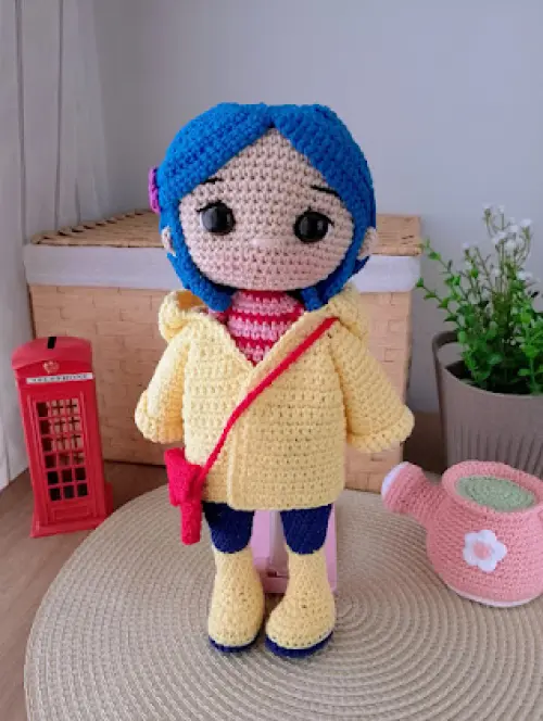 Boneca Coraline de crochê Amigurumi