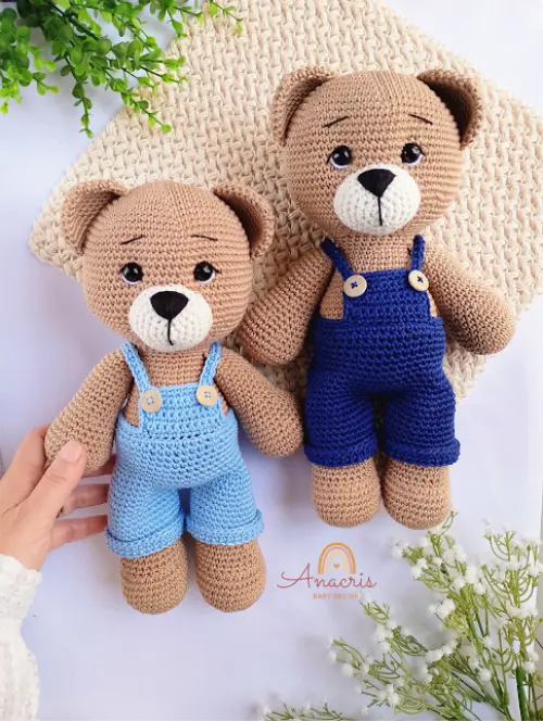 Urso de Crochê Amigurumi de Jardineira