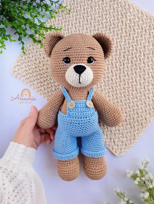 Urso de Crochê Amigurumi de Jardineira