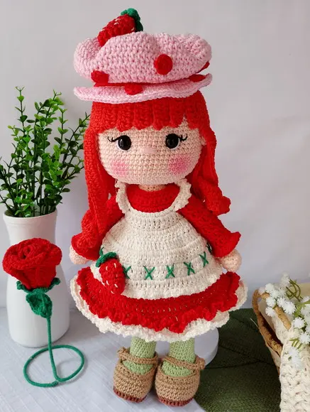Boneca Moranguinho Amigurumi Crochê