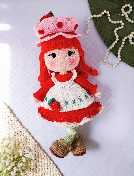Boneca Moranguinho Amigurumi Crochê