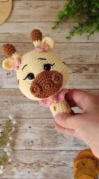 Chocalho Girafa Amigurumi Crochê