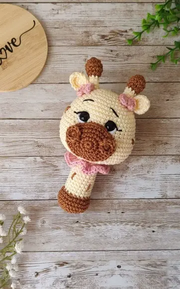 Chocalho Girafa Amigurumi Crochê