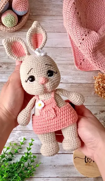 Coelha de Crochê Amigurumi