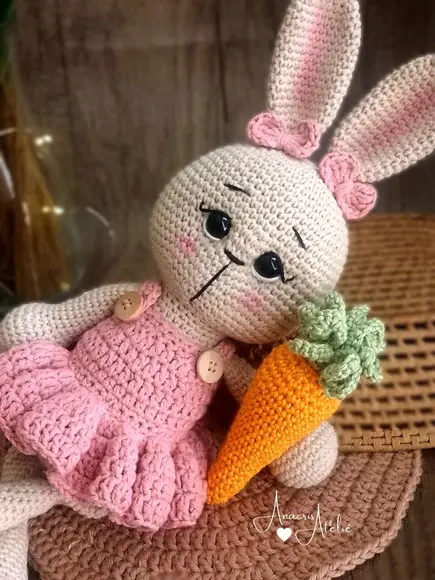 Coelha de Crochê Amigurumi