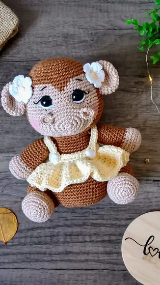 Macaca Mia Amigurumi