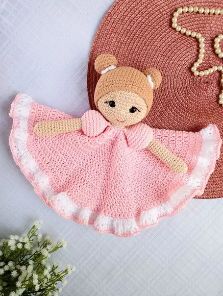 Naninha Boneca Amigurumi Crochê