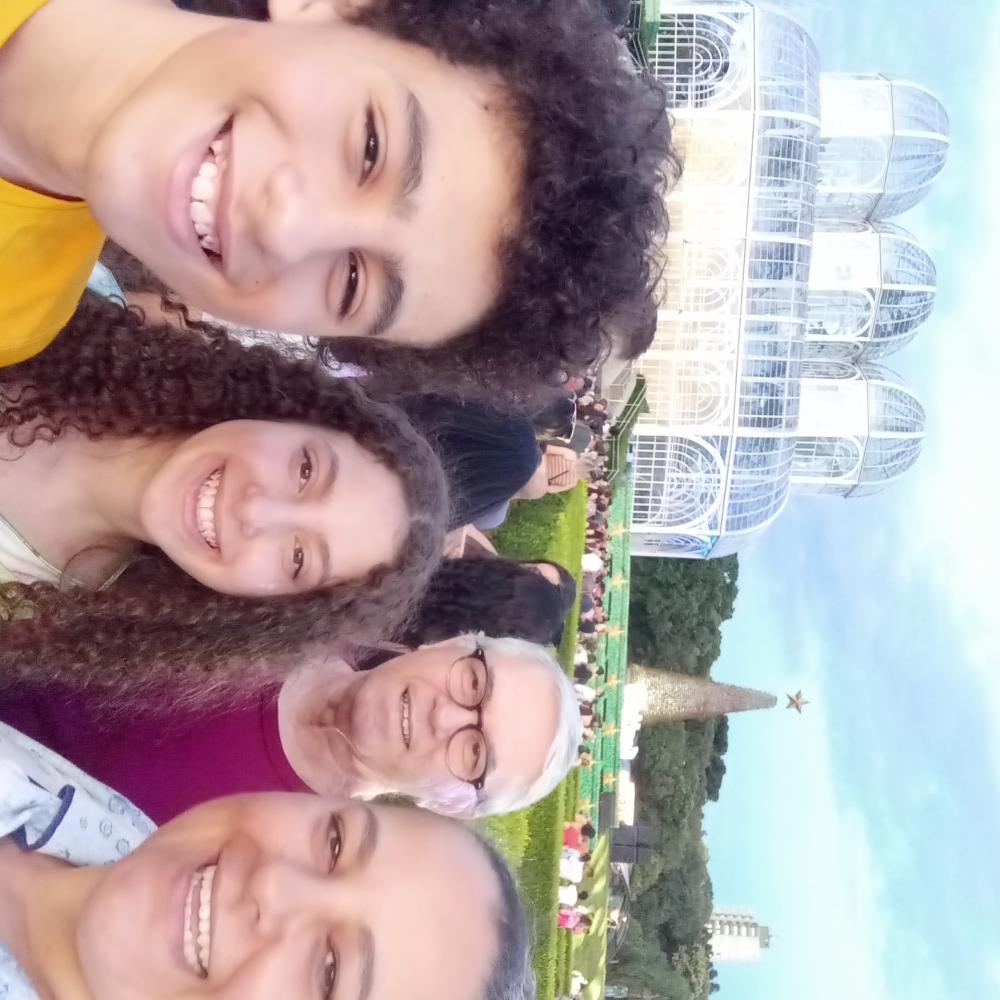 Adri e sua familia arteira