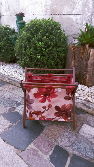 A BOLSA TRICÔ E CROCHÊ OU REVISTEIRO EM MADEIRA E TECIDO