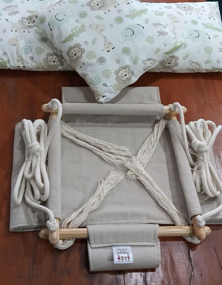 BALANÇO BEBE INFANTIL TECIDO E MADEIRA ALMOFADAS EXTRAS