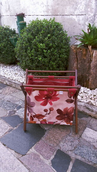A BOLSA TRICÔ E CROCHÊ OU REVISTEIRO EM MADEIRA E TECIDO