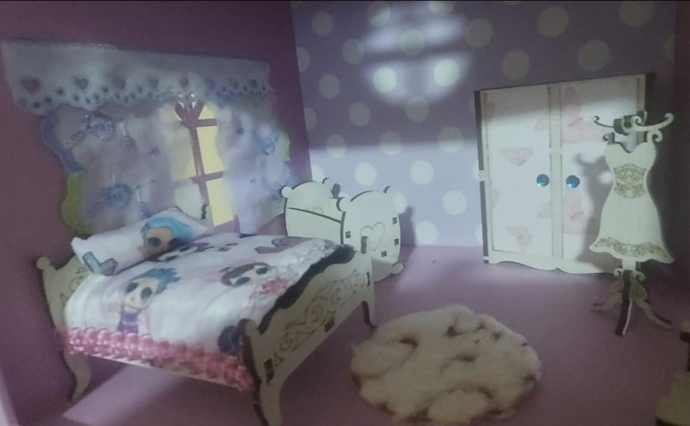 Casa casinha de bonecas personalizadas com iluminação e decora?