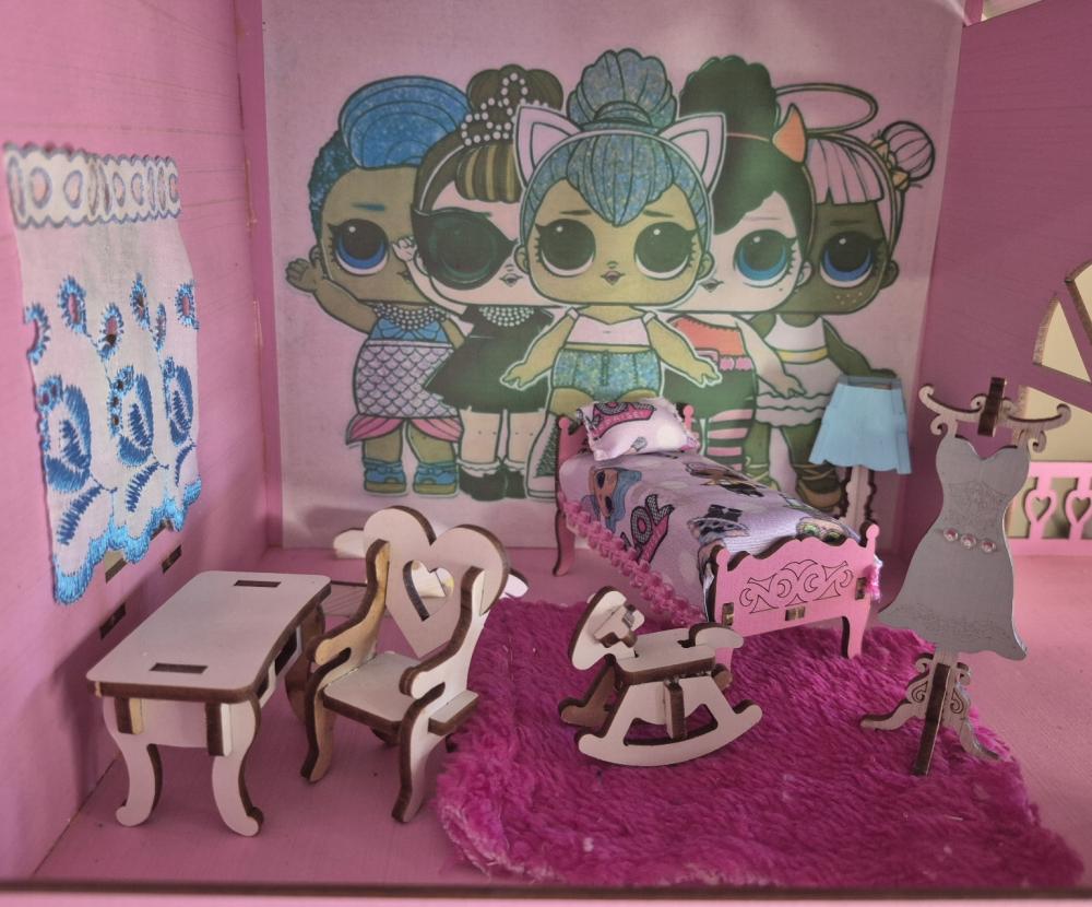 Casinha de boneca tema Lol com iluminação e decorações