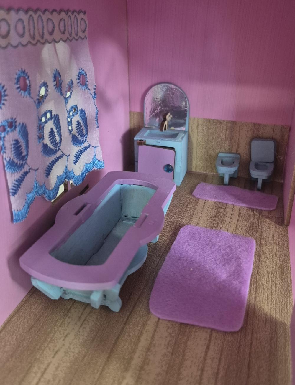 Casinha de boneca tema Lol com iluminação e decorações