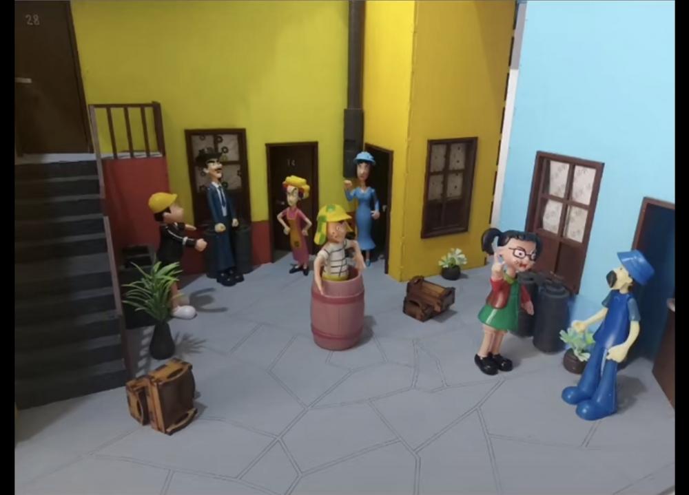 Brinquedo Vila do chaves com iluminação e 5 personagens