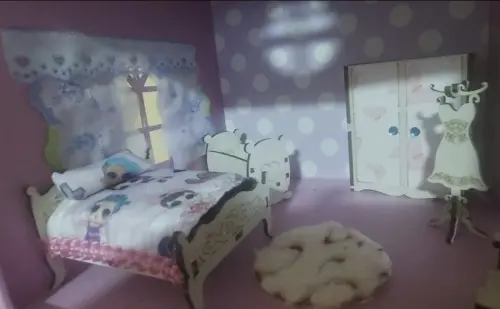 Casa casinha de bonecas personalizadas com iluminação e decora?