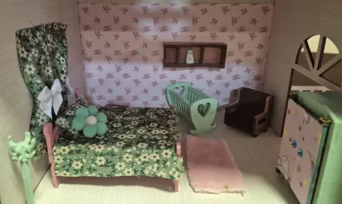 Casinha de boneca decorada com iluminação