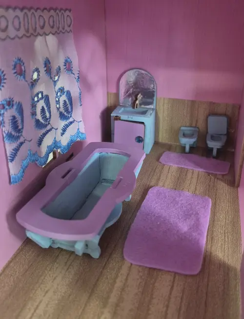 Casinha de boneca tema Lol com iluminação e decorações
