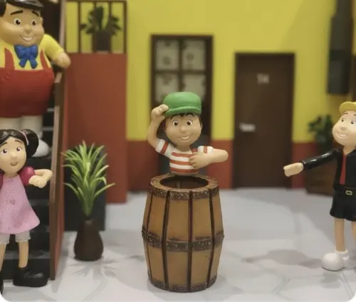 Brinquedo Vila do chaves com iluminação e 5 personagens