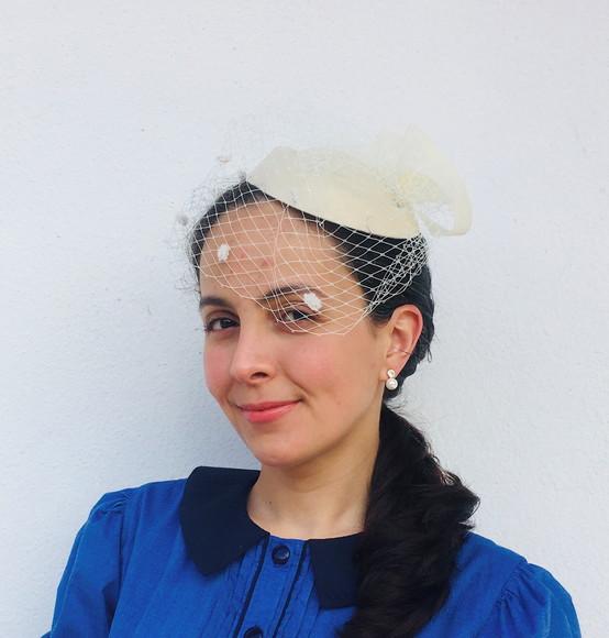 Casquete Bege Com Tule