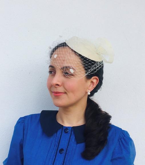Casquete Bege Com Tule