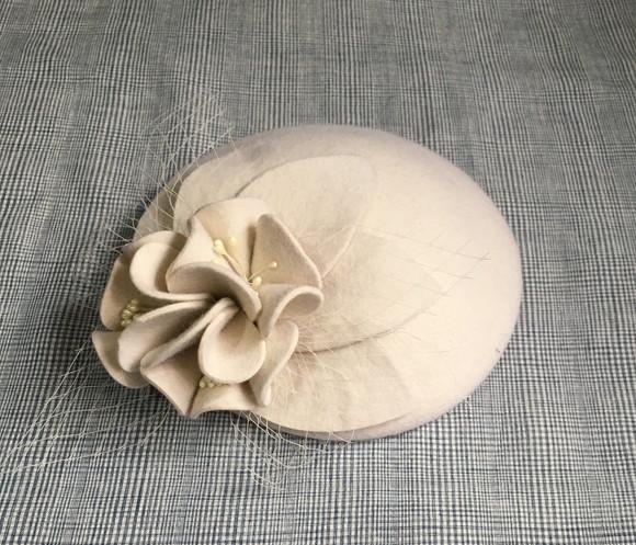Casquete Bege Flores